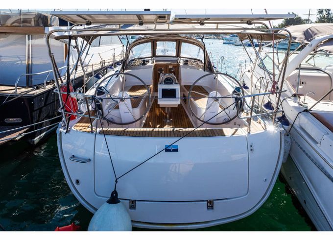 Bavaria 37