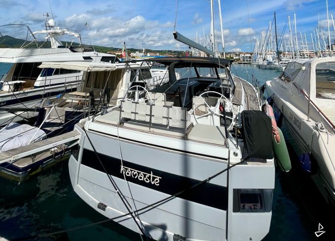Beneteau Oceanis Yacht 62