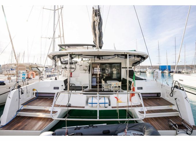 Lagoon 42
