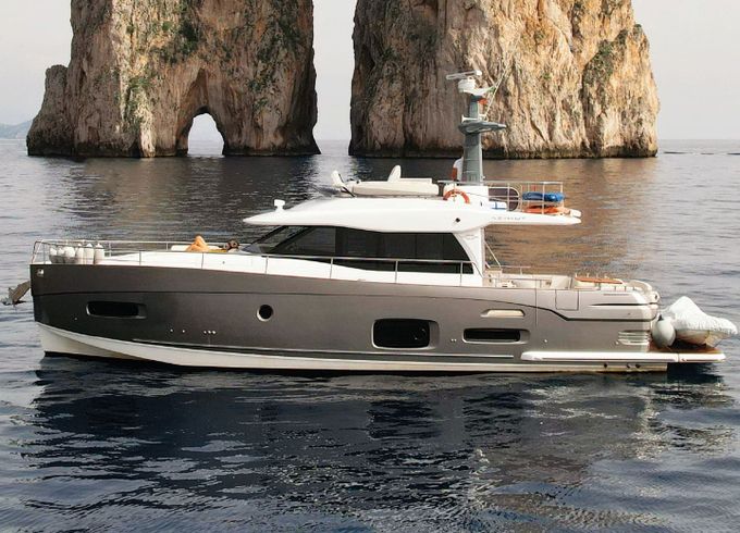 Azimut Magellano 53