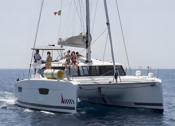Fountaine Pajot Astrea 42
