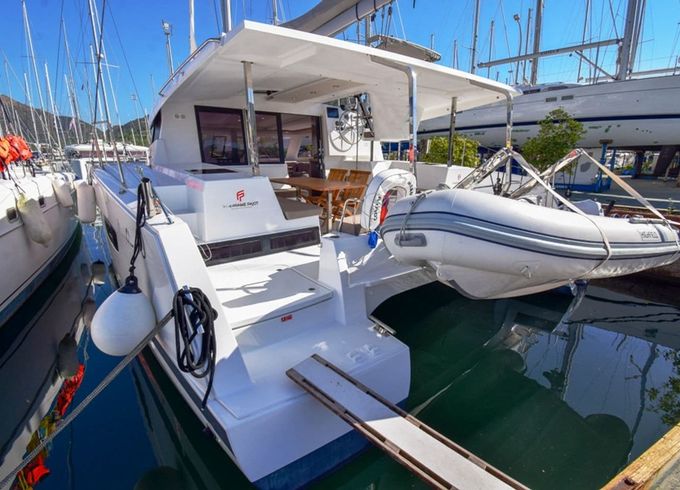 Fountaine Pajot Lucia 40