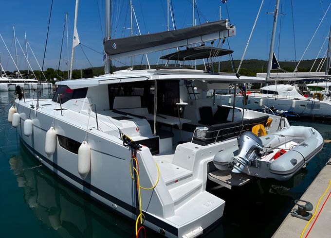 Fountaine Pajot Astrea 42