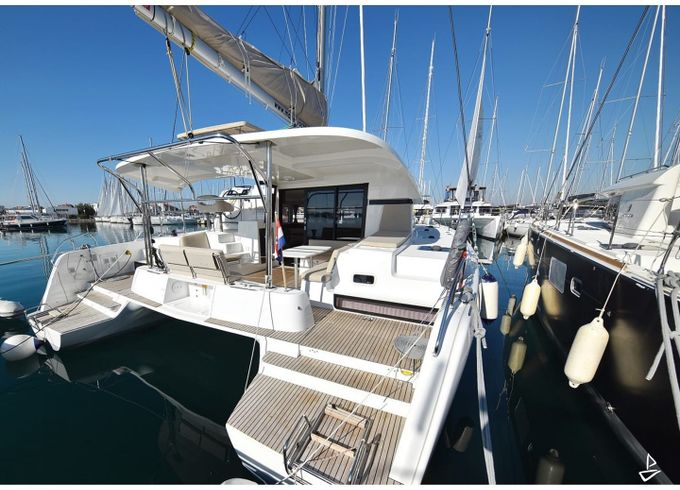 Lagoon 42