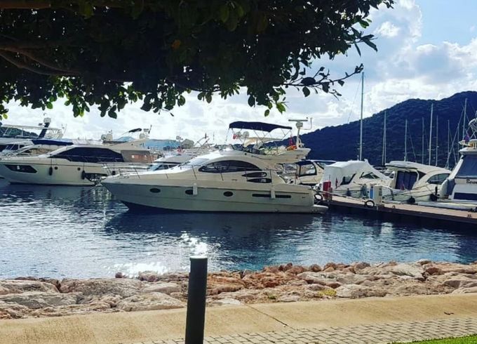 Custom Made Motoryacht