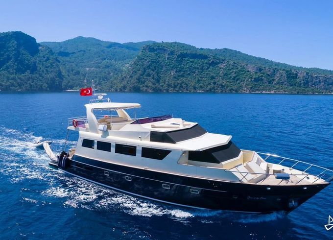 Custom Made Motoryacht