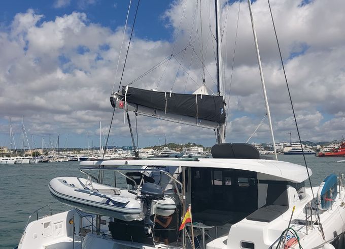 Lagoon 42