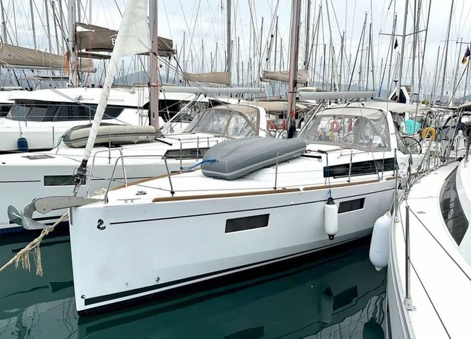 Beneteau Oceanis 38.1