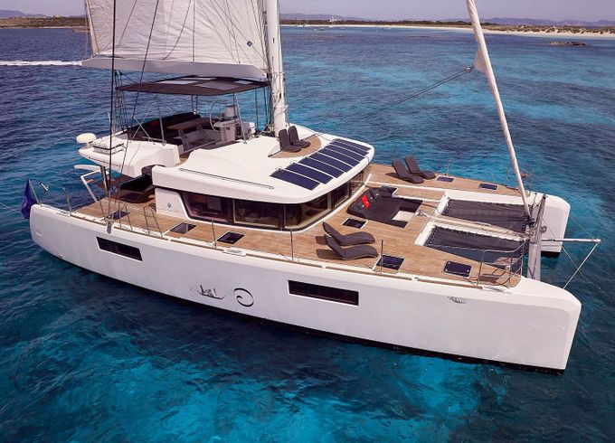 Lagoon 52
