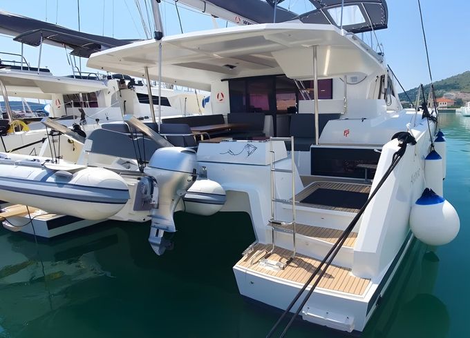 Fountaine Pajot Astrea 42