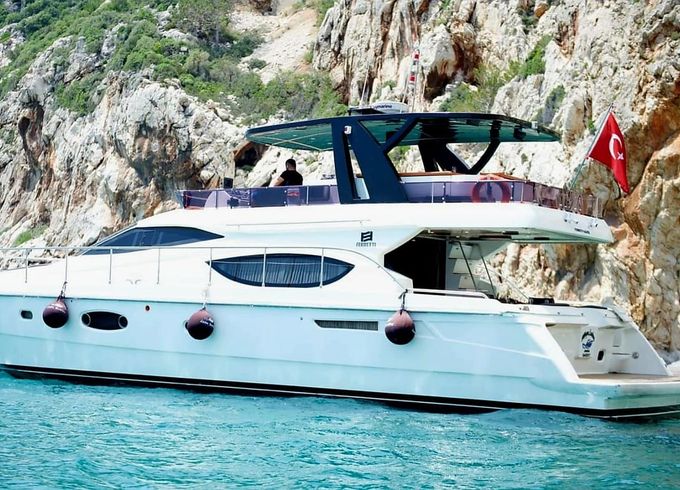 Ferretti Yachts 551