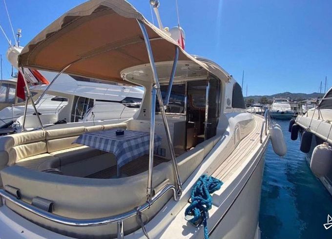 Yacht Club Motoryacht