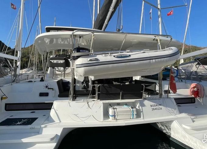 Lagoon 42