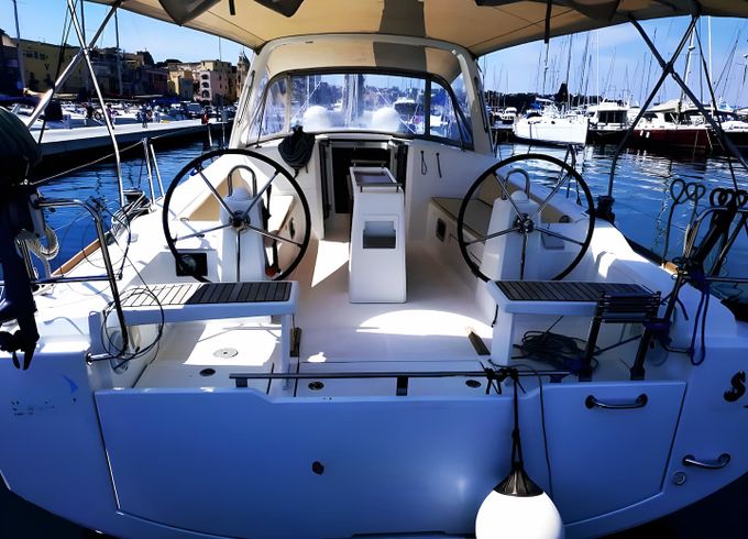 Beneteau Oceanis 38