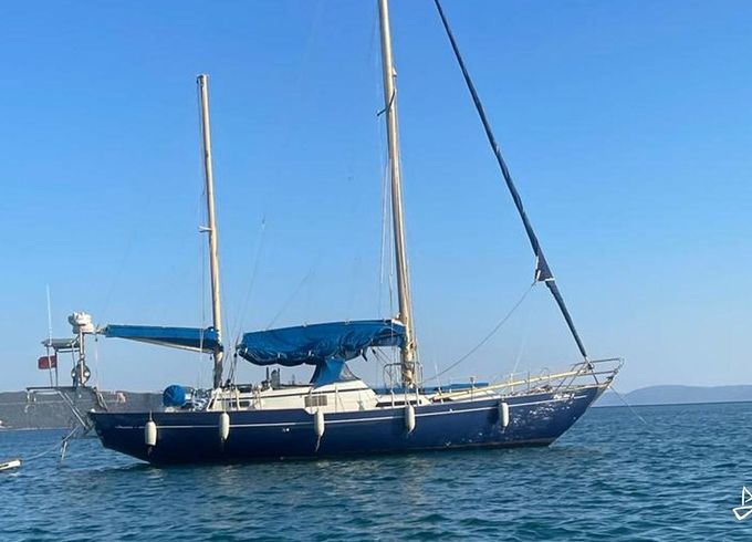 Camper & Nicholsons 42