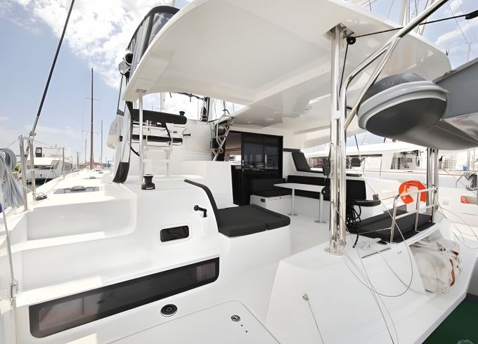Lagoon 42