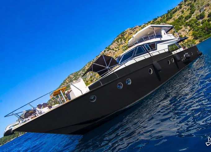 Hatteras 62