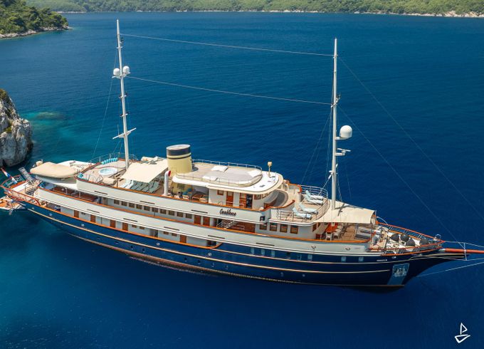 Custom Made Motoryacht