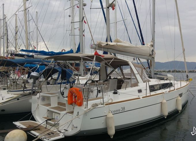 Beneteau Oceanis 38