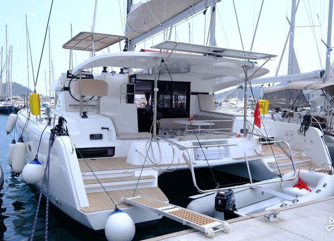 Lagoon 42