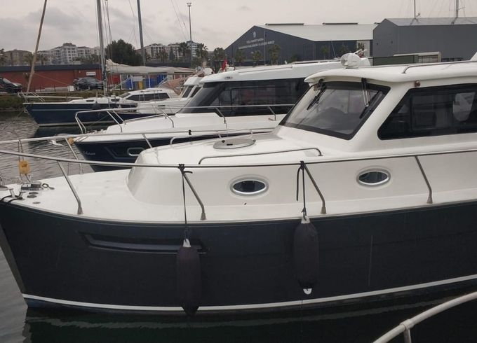 Custom Made Motoryacht