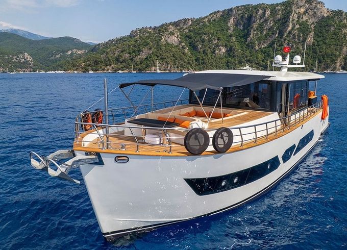 Custom Made Motoryacht
