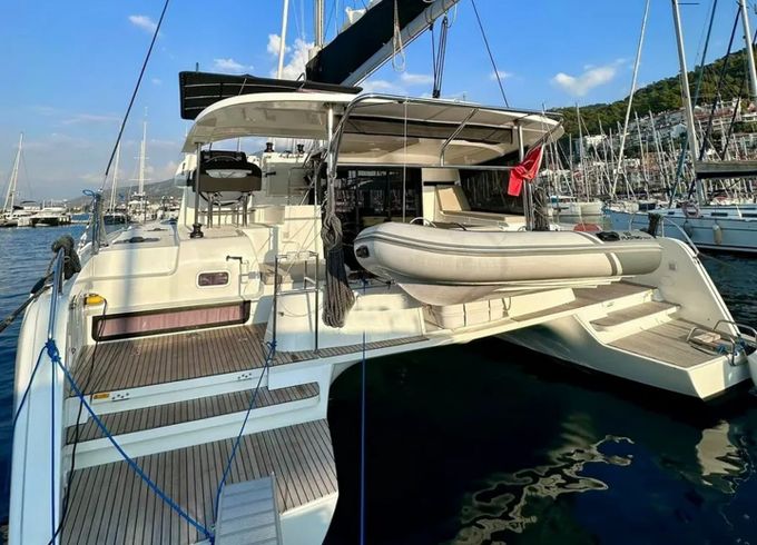 Lagoon 42