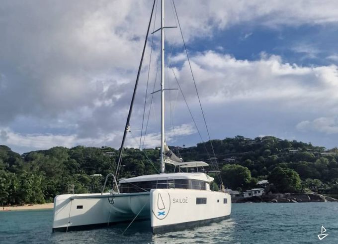 Lagoon 52