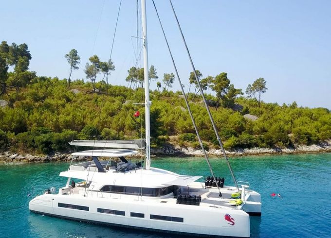 Lagoon Seventy 7