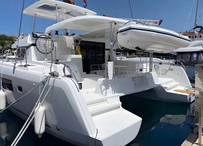 Lagoon 42