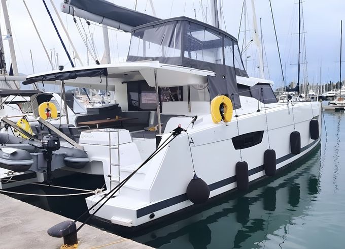 Fountaine Pajot Astrea 42