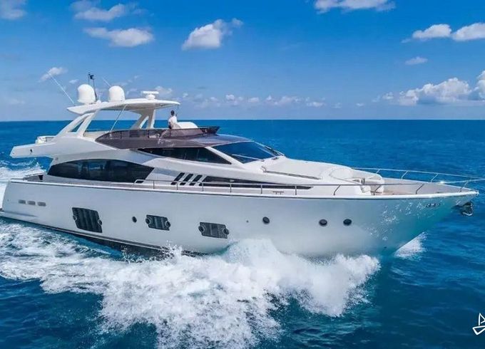 Ferretti Yachts 800