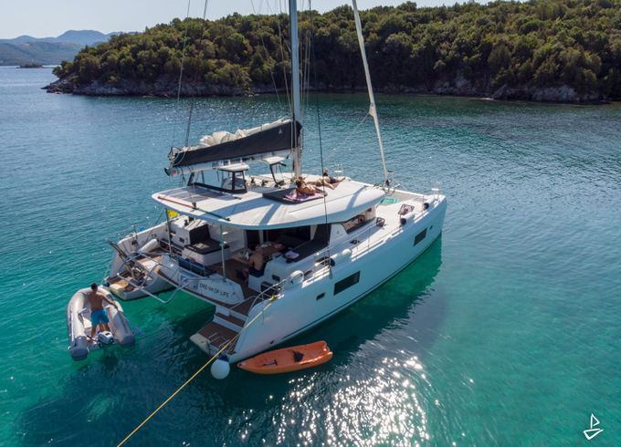 Lagoon 42