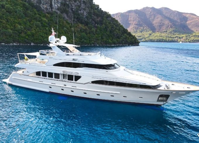 Benetti 100