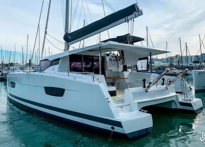 Fountaine Pajot Lucia 40