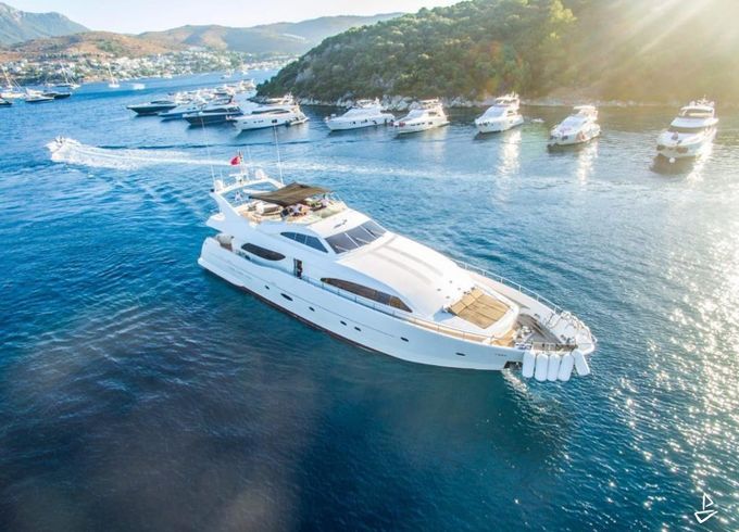Ferretti Yachts Custom Line 94