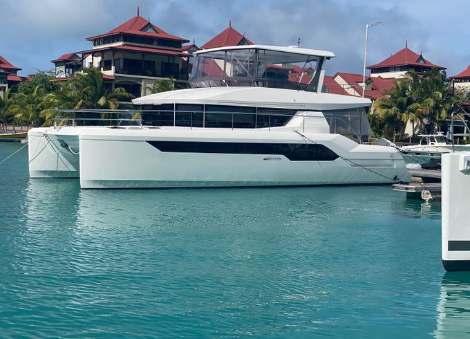 Leopard 53 PowerCat