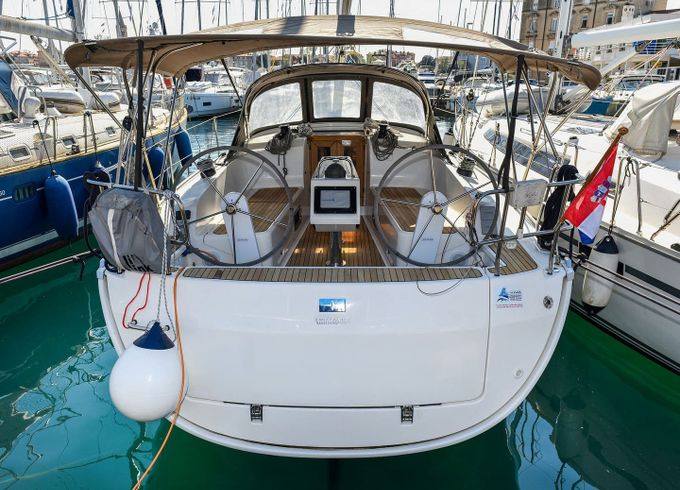 Bavaria 37