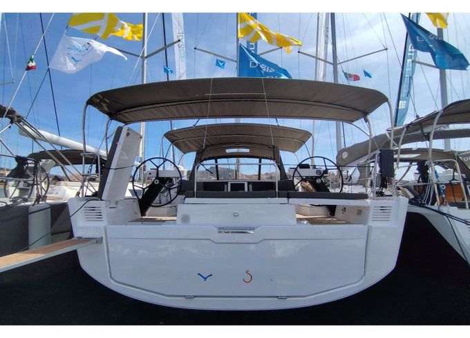 Dufour 530 Owner's Version