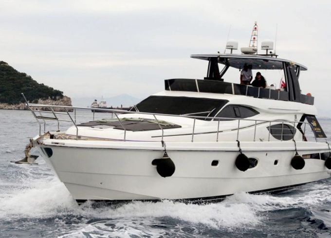 Ferretti Yachts 550