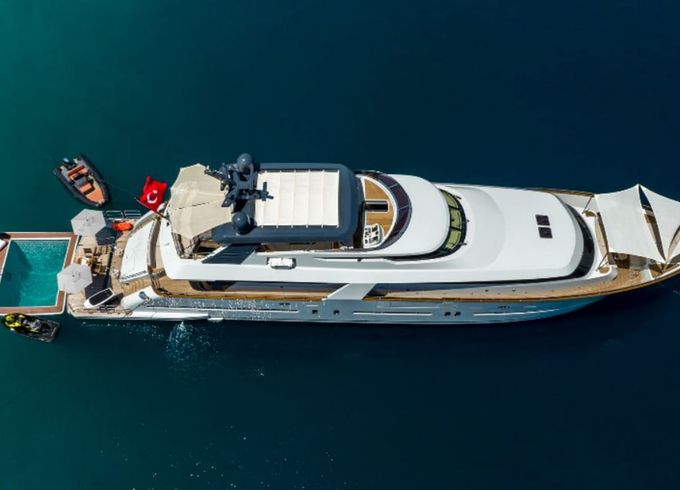 Custom Made Motoryacht