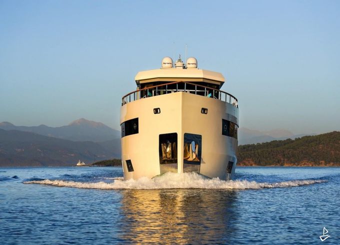 Custom Made Motoryacht