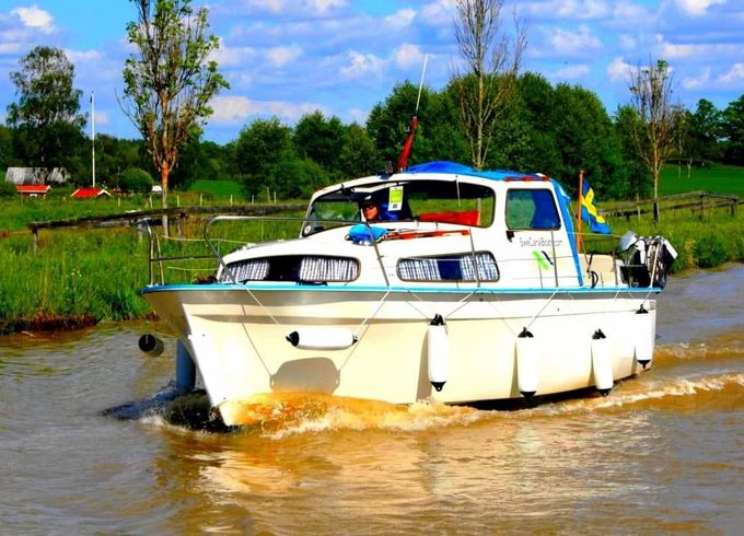 Albin 25