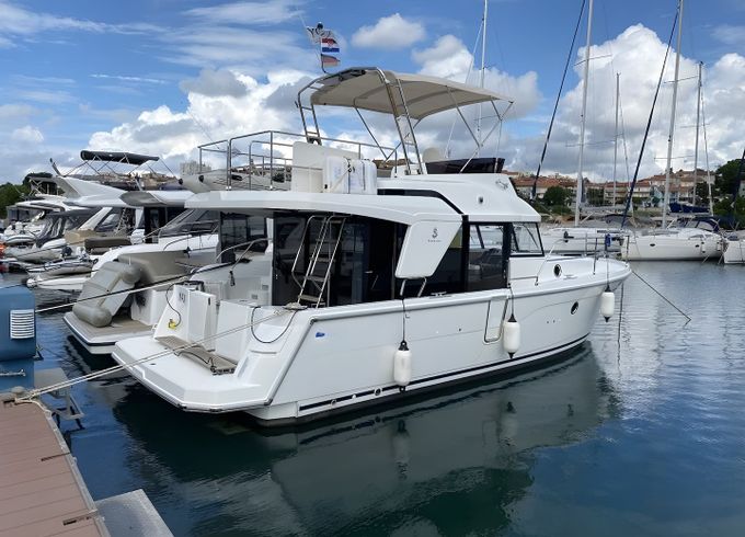 Beneteau Swift Trawler 35