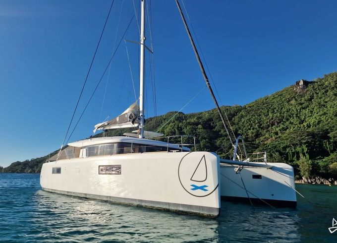 Lagoon 52