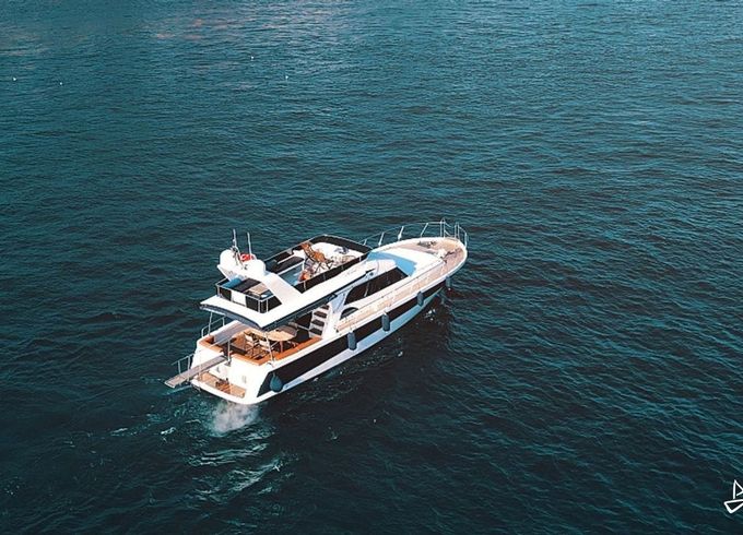 Custom Made Motoryacht