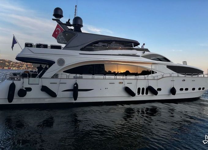 Custom Made Motoryacht