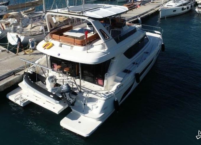 Aquila 48 Power Cat