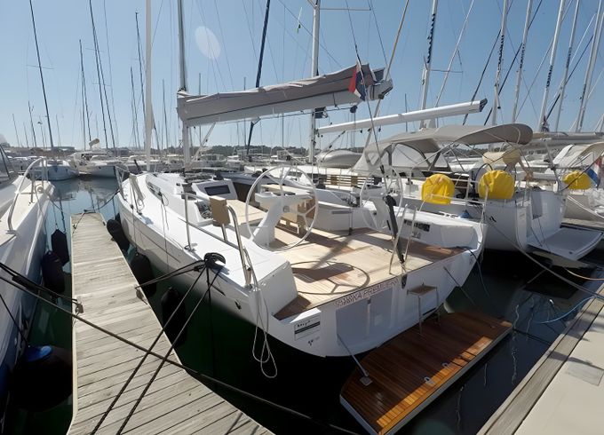 Grand Soleil 44