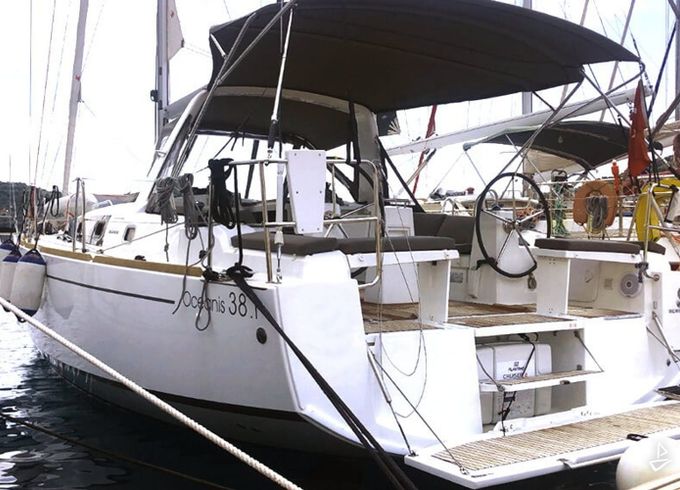 Beneteau Oceanis 38.1